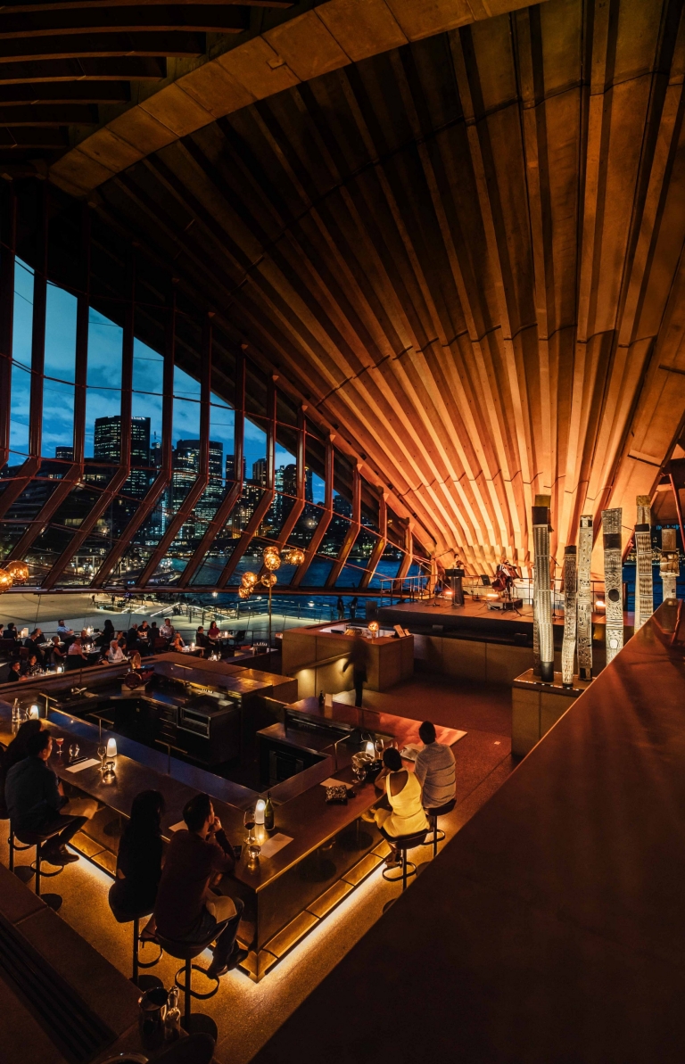 Nhà hàng Bennelong tại Nhà hát Opera Sydney, Sydney, NSW © Brett Stevens / Du lịch Úc Nhà hàng Bennelong tại Nhà hát Opera Sydney, Sydney, NSW © Brett Stevens / Du lịch Úc