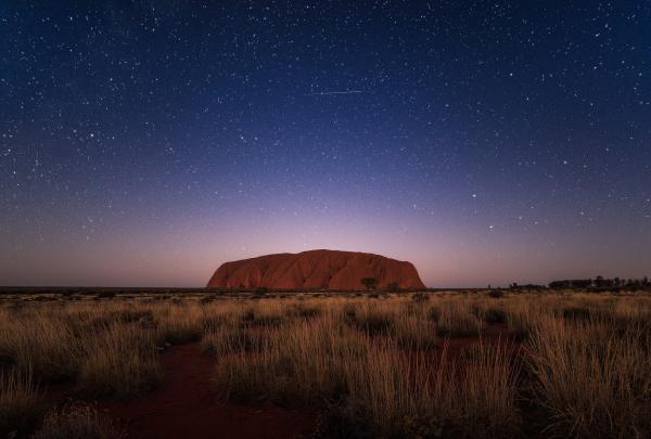 在北領地烏魯魯-卡塔丘塔國家公園（Uluru-Kata Tjuta National Park）的烏魯魯觀星©Matt Donovan
