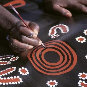 Papunya Artist, Central Australia, NT © Tourism NT Papunya Artist, Central Australia, NT © Tourism NT