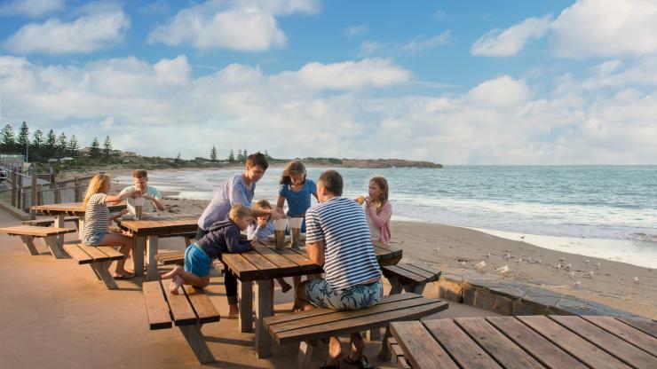 南澳州艾略特港海灘的Flying Fish Café©Adam Bruzzone,南澳州旅遊局 南澳州艾略特港海灘的Flying Fish Café©Adam Bruzzone,南澳州旅遊局
