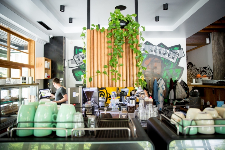 從咖啡機望進澳洲首都領地坎培拉的The Cupping Room©www.seandaveyphotographer.com 從咖啡機望進澳洲首都領地坎培拉的The Cupping Room©www.seandaveyphotographer.com