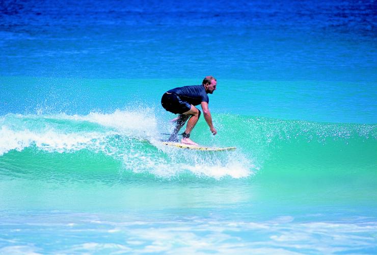 在西澳(WA)珀斯(Perth)科特索海灘(Cottesloe Beach)滑浪©西澳旅遊局 在西澳(WA)珀斯(Perth)科特索海灘(Cottesloe Beach)滑浪©西澳旅遊局