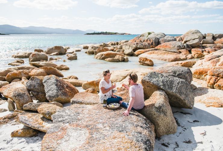 Waubs Bay Beach, Bicheno, Tasmanien © Stu Gibson