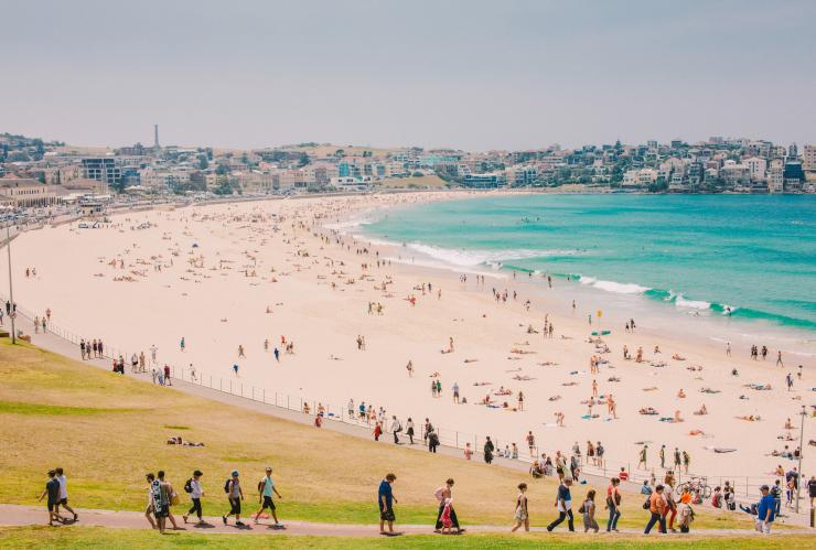 Bondi Beach, Sydney, New South Wales © Tourism Australia