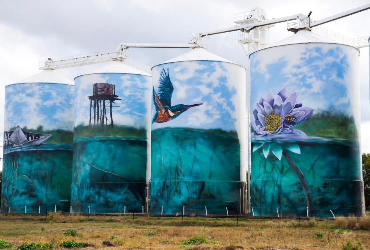 Vier bemalte Speicher bei Yelarbon, Queensland © Tourism and Events Queensland