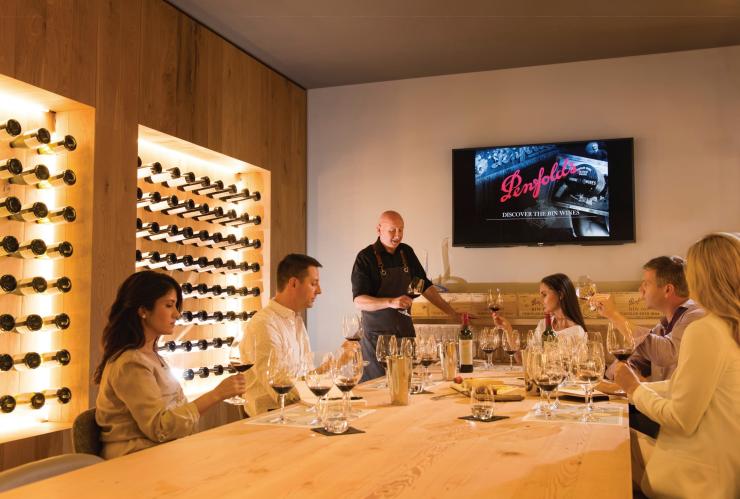 Dégustation de vins à Penfolds Magill Estate, Magill, SA © South Australian Tourism Commission