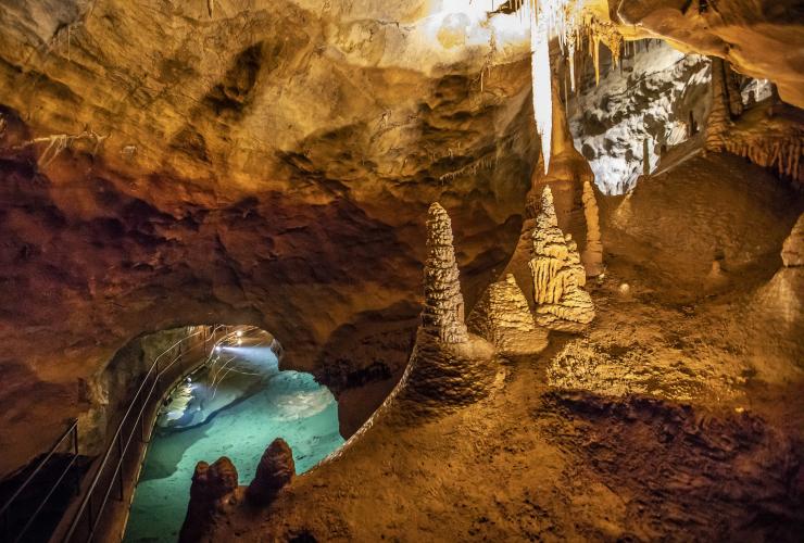 Jenolan Caves (grottes), Blue Mountains, NSW © Destination NSW