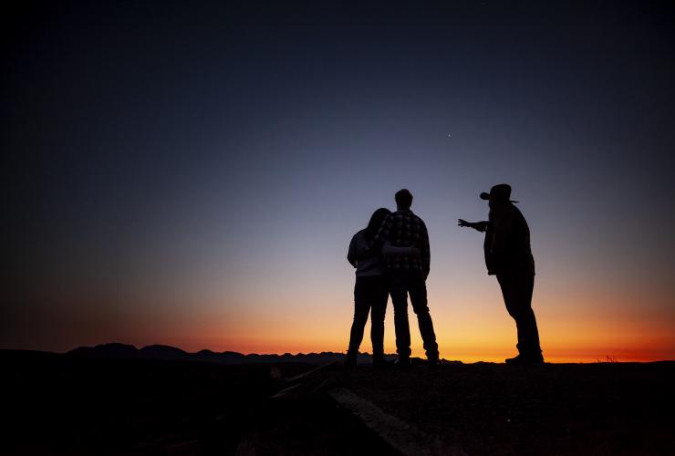 Coucher de soleil, Wilpena Pound Resort, Flinders Ranges, SA © Tourism Australia
