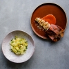 Lobster teluk mengkilap dengan mi kentang di Pipit Restaurant di Pottsville © Sabine Bannard