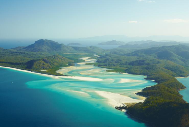 Whitehaven Beach, Whitsunday Island, QLD © Tourism Australia