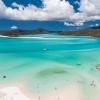 Pemandangan dari udara ke arah Whitehaven Beach dari Hill Inlet di Whitsundays © Tourism and Events Queensland