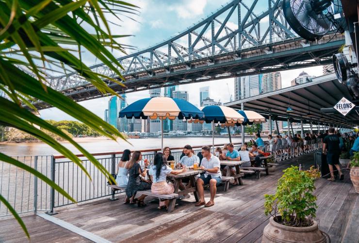Cena all'aperto all'Howard Smith Wharves, Brisbane, Queensland © Tourism and Events Queensland