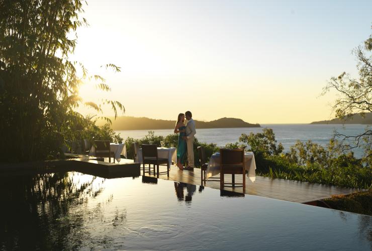 Cena al tramonto al qualia, Hamilton Island, Queensland © Luxury Lodges of Australia