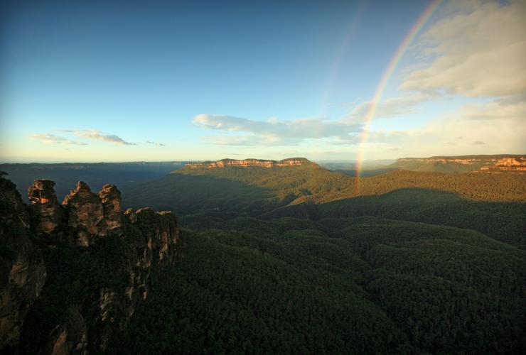 ニュー・サウス・ウェールズ州、ブルー・マウンテンズ、スリー・シスターズ © Tourism Australia