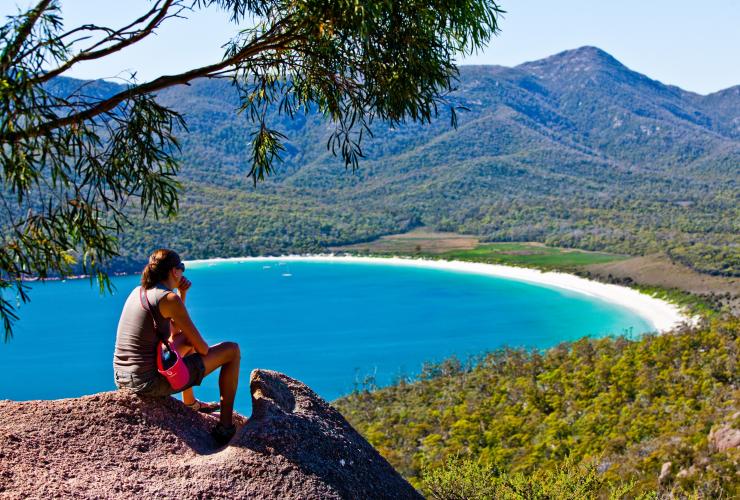 タスマニア州、フレシネ国立公園、ワイングラス・ベイ © Tourism Tasmania/Andrew McIntosh, Ocean Photography
