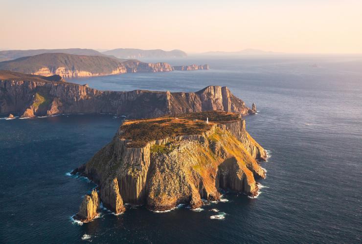 塔斯曼尼亞塔斯曼半島的塔斯曼島（Tasman Island）©澳洲旅遊局